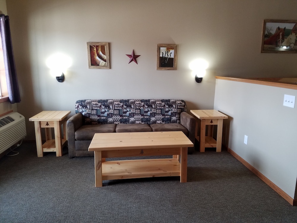 Basic Room (2 Queens Beds with Patio or Balcony ) photo 1