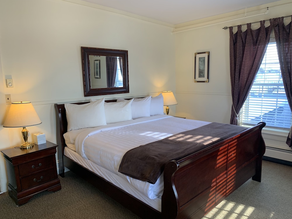 Superior Room, 1 King Bed, Non Smoking, Ensuite photo 1