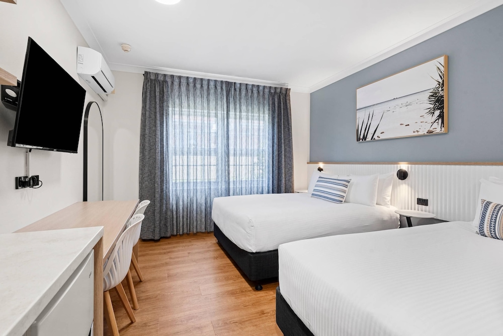 Room, Multiple Beds, Non Smoking (Upgrade) - Photo 1