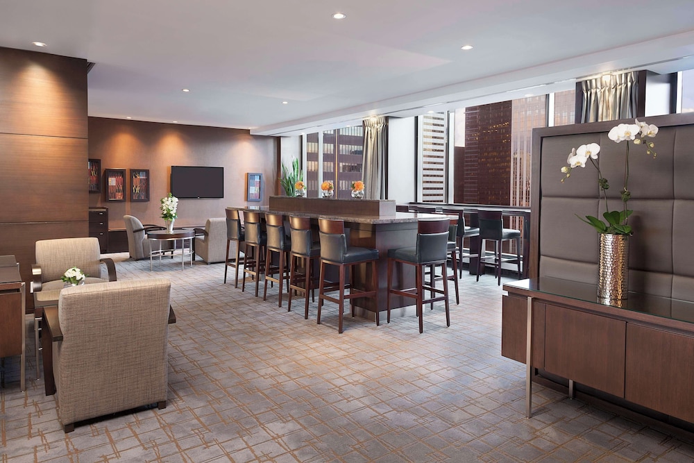 Executive Room - Two Queen Beds thumbnail 5