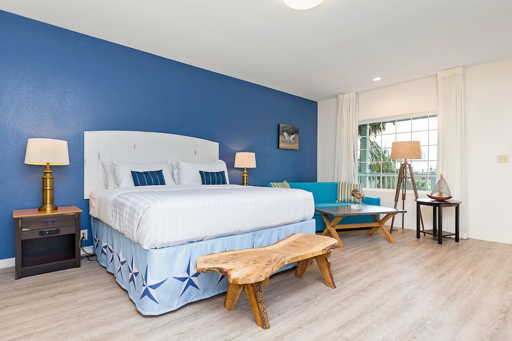 Deluxe Room, 1 King Bed, Kitchenette photo 1