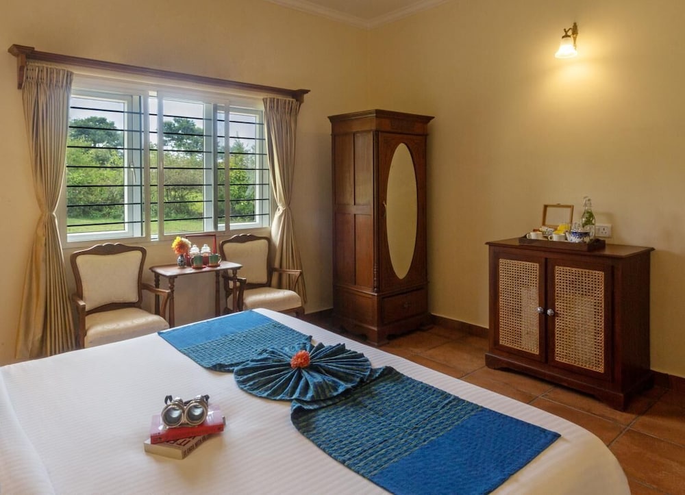 Economy Double Room, 1 King Bed, Patio, Courtyard View