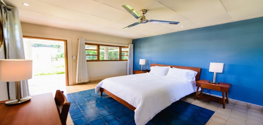 Deluxe Room, 1 Queen Bed (Queen Balcony Room) photo 2