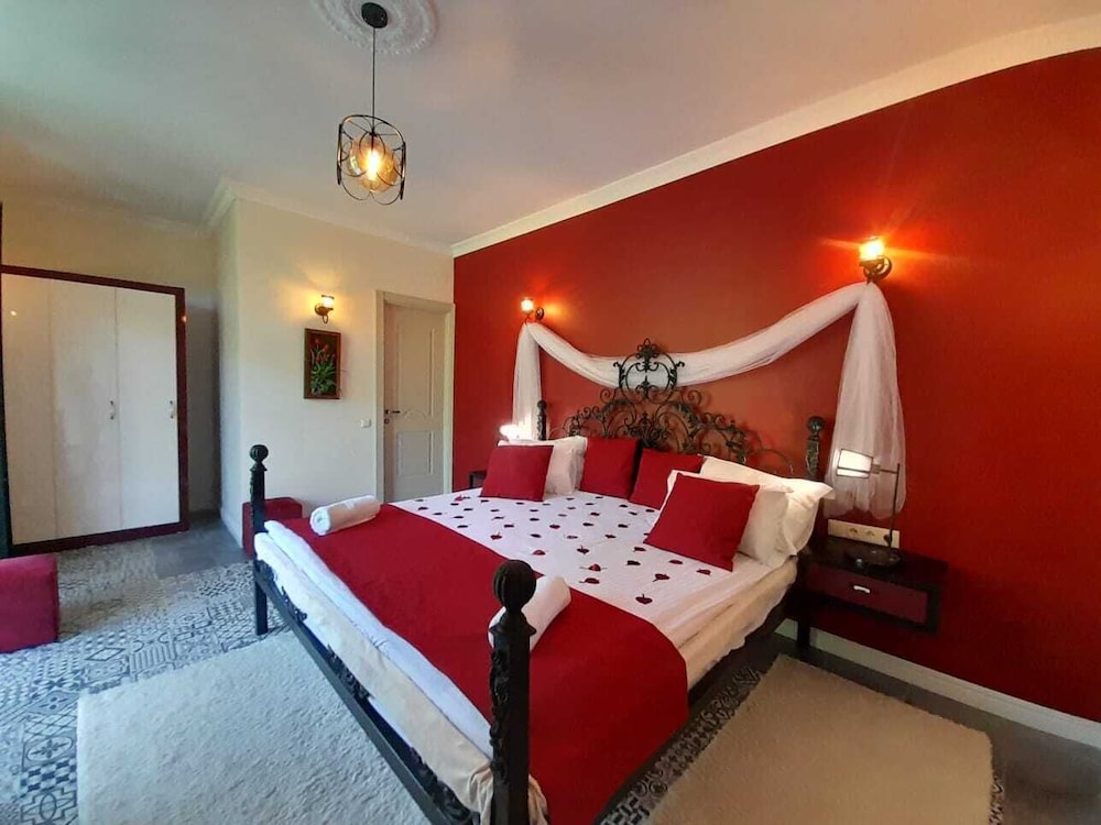 Design Room, 1 King Bed with Sofa bed, River View