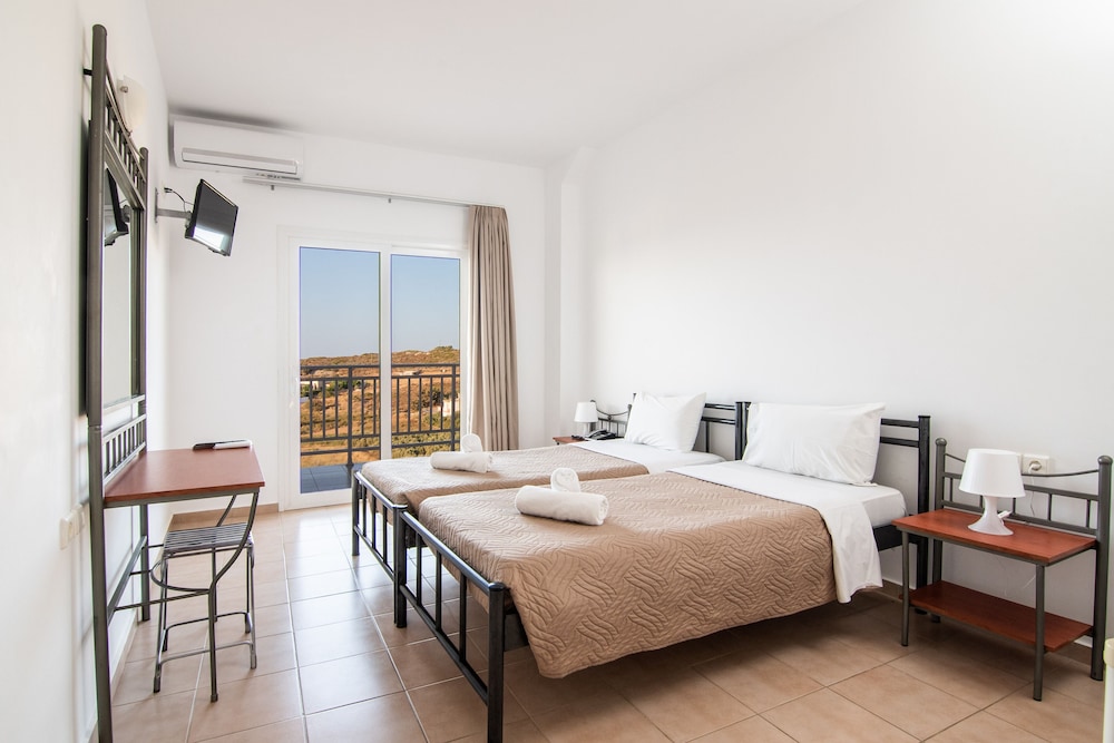 Classic Triple Room - Photo 1