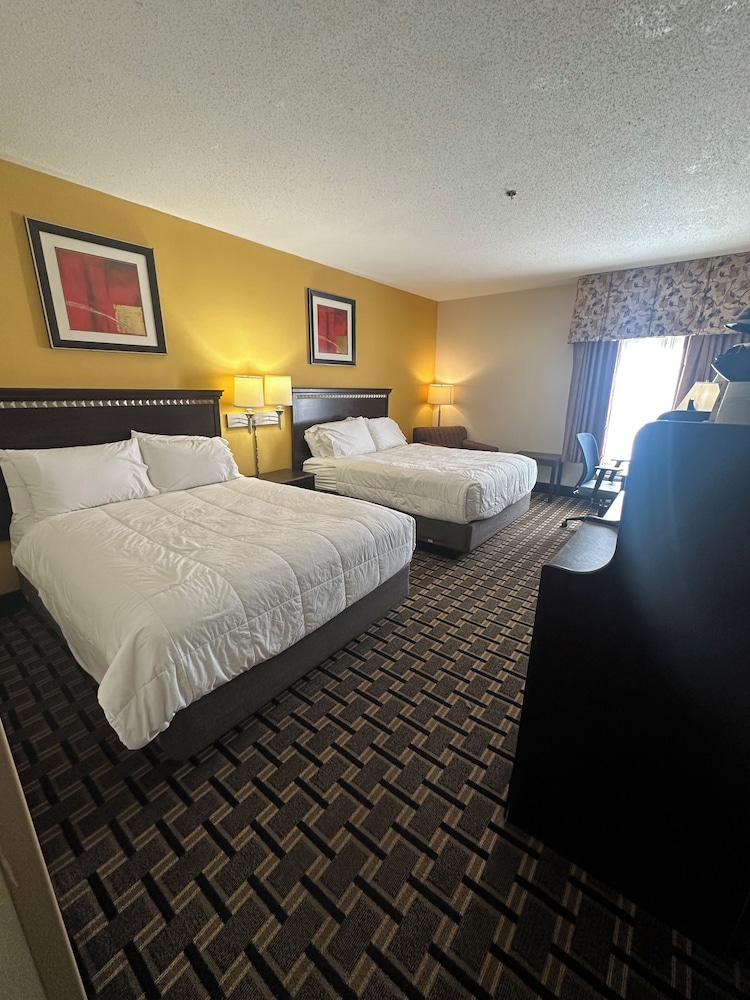 Standard Room, 2 Queen Beds - Photo 1
