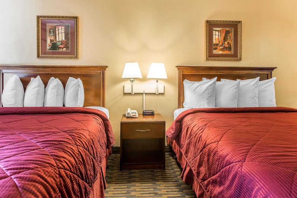 Room, 2 Queen Beds - Photo 2