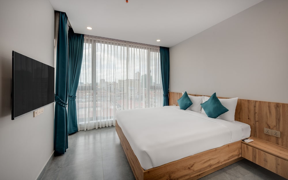 2-Bedroom Apartment with Balcony - Photo 4