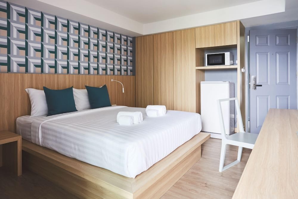 Deluxe Double or Twin Room, Pool View photo 1