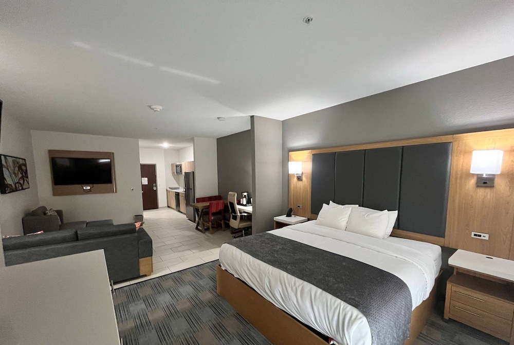 Suite, 1 King Bed with Sofa bed, Kitchenette (Jetted Tub, 2 TVs) - Photo 7