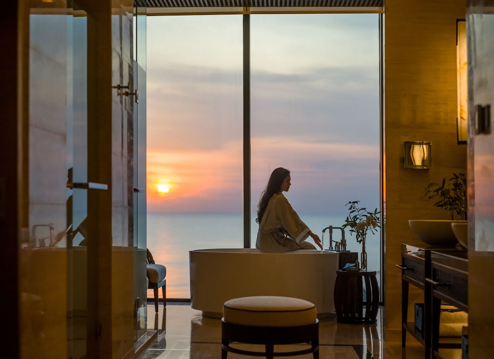 Suite, 2 Bedrooms, Club Lounge Access, Ocean View (Bridge) thumbnail 6