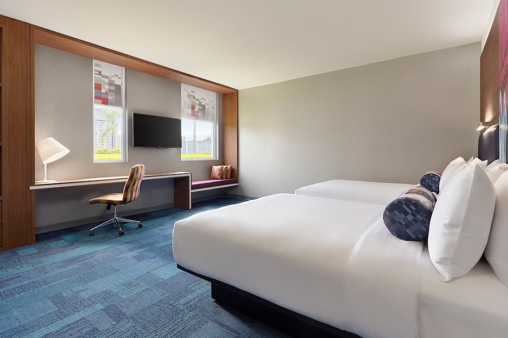 Room, 2 Queen Beds - Photo 4