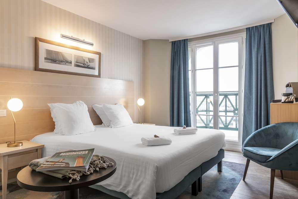 Room, 1 Double Bed, Marina View - Photo 1