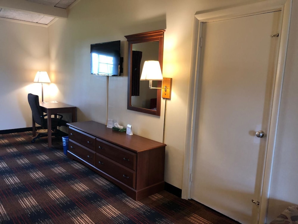Standard Room, 2 Double Beds - Photo 1