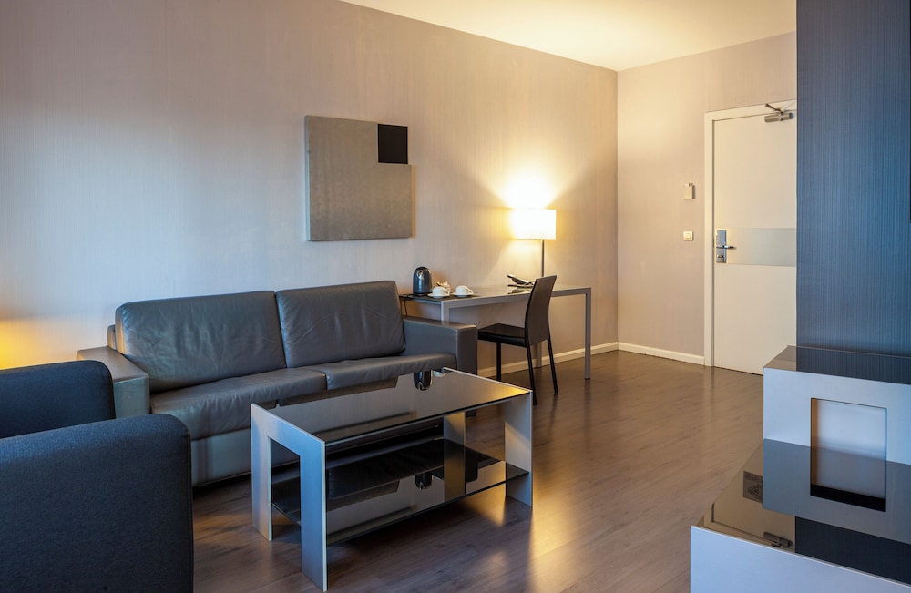 Junior Studio Suite, 1 Bedroom thumbnail 5