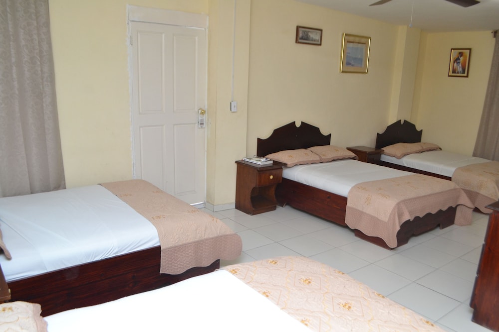 Family Quadruple Room photo 3