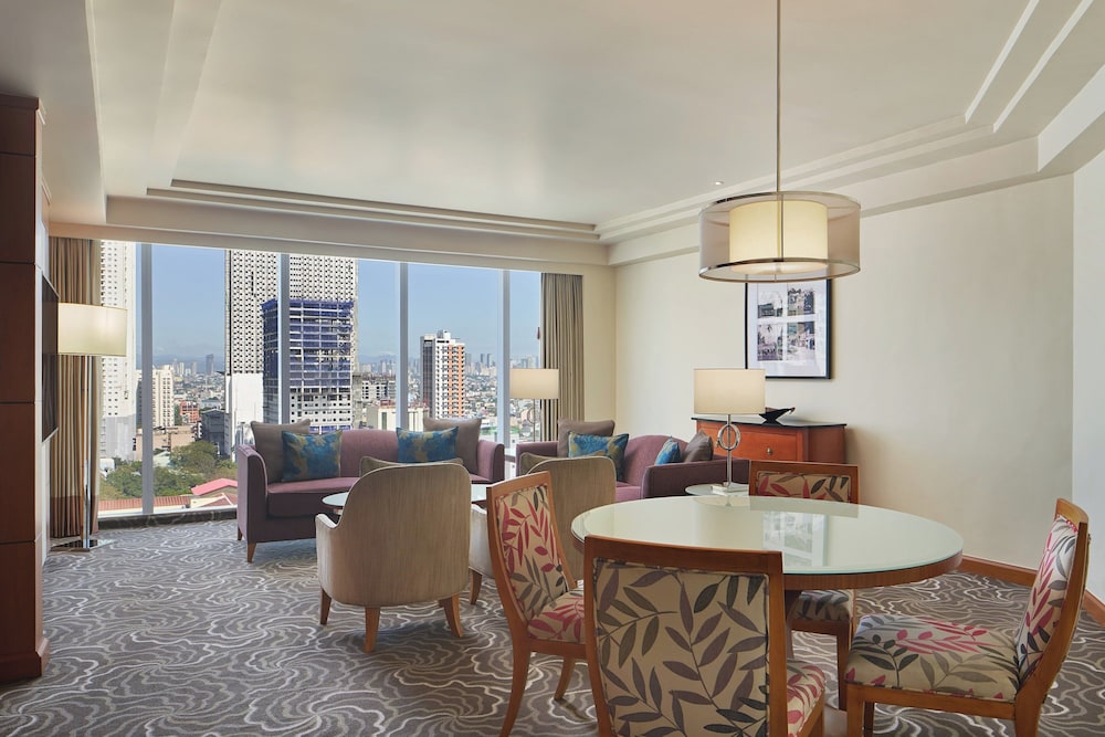 Suite, 1 Bedroom - Photo 2