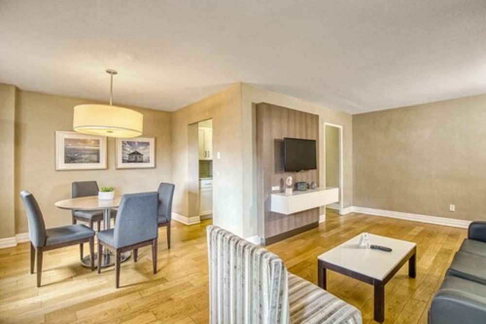 Suite, 2 Bedrooms - Photo 1