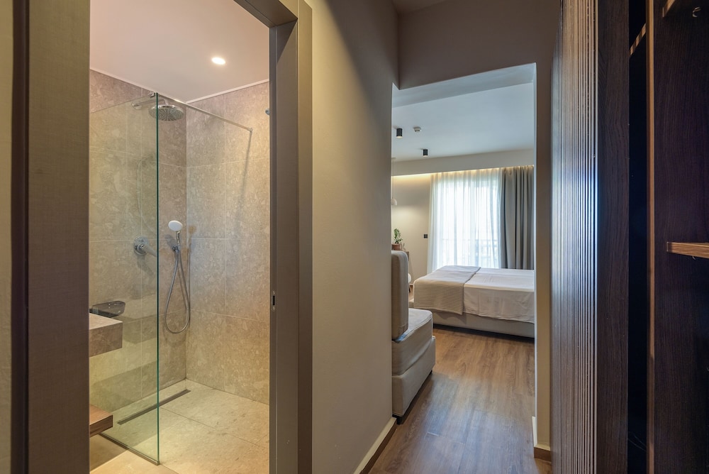 Deluxe Room, Sea View - Photo 3