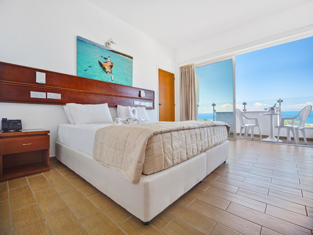 Suite, Sea View - Photo 1