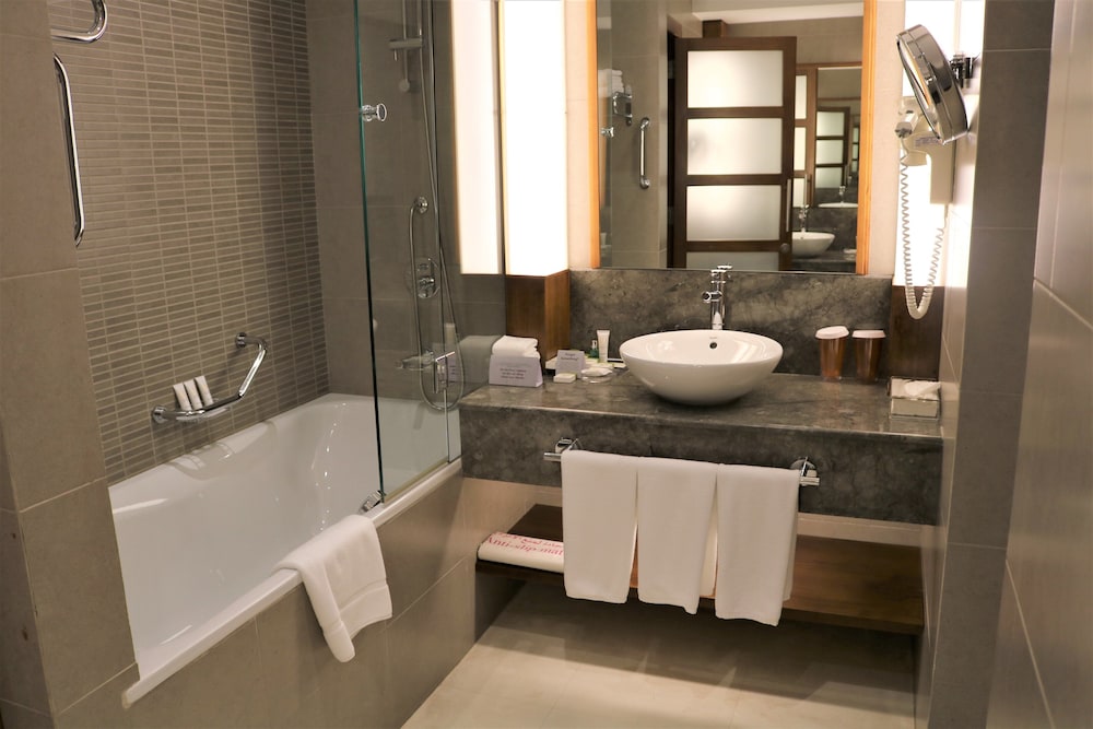 Standard Room, 1 King Bed, Balcony, Pool View - Photo 13