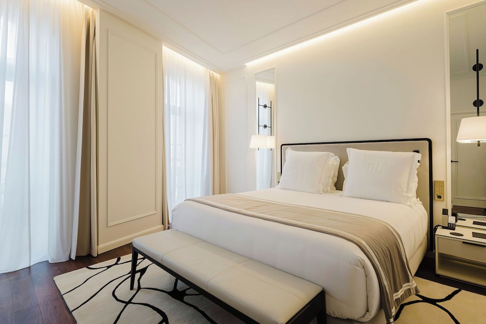 Suite, City View