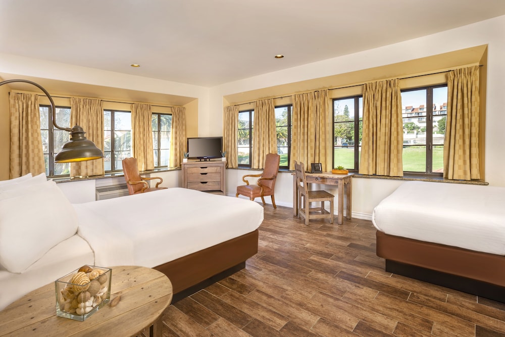 Standard Room, 2 Queen Beds (Classic Two Queen) - Photo 1