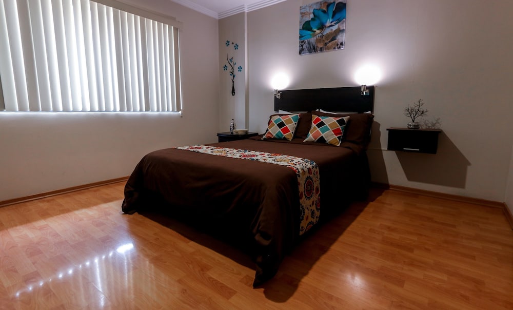 Elite Double Room, 1 Queen Bed, Ensuite photo 3