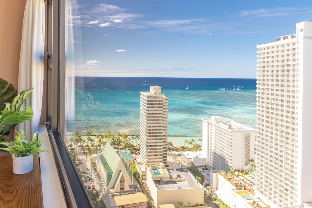 Premium Remodeled Condo with Ocean View and Parking: Condo, 1 Bedroom, Ocean View (0120) photo