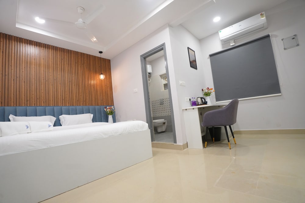 Studio Room