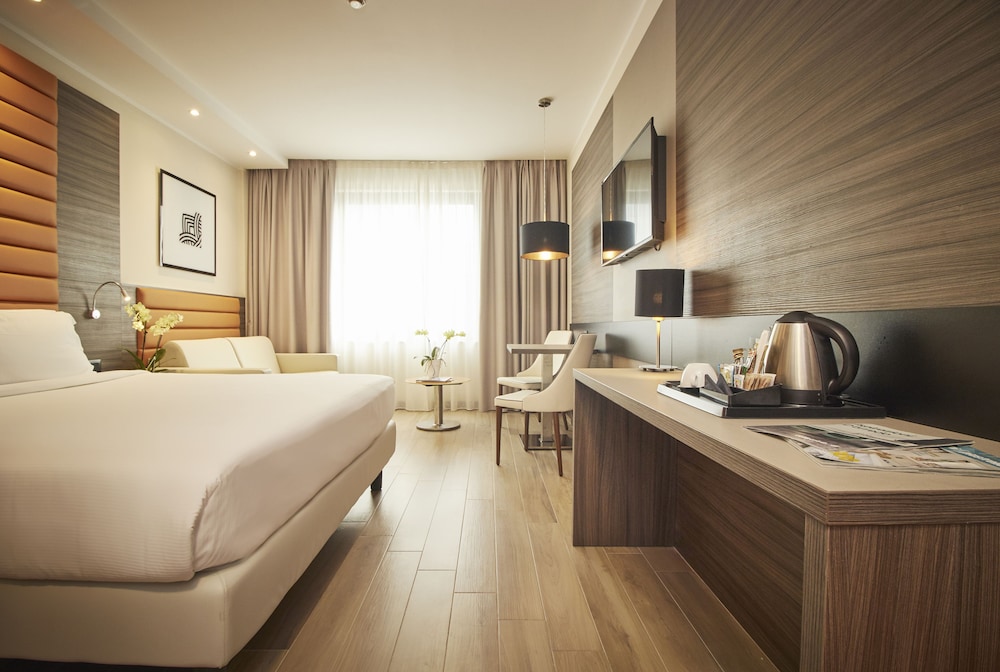 Superior Room (with sofa bed) thumbnail 6