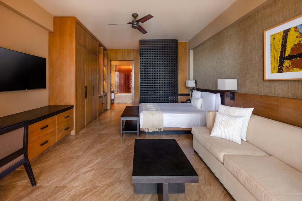 Deluxe Room, 1 King Bed, Resort View