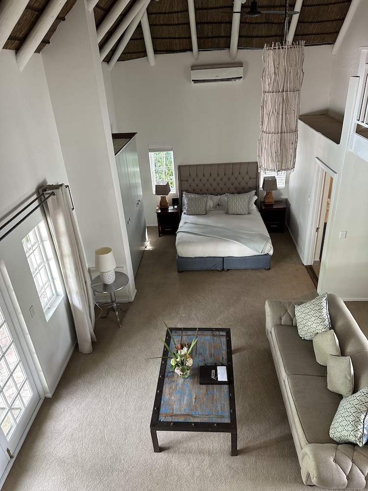 Honeymoon Suite, Multiple Beds - Photo 12