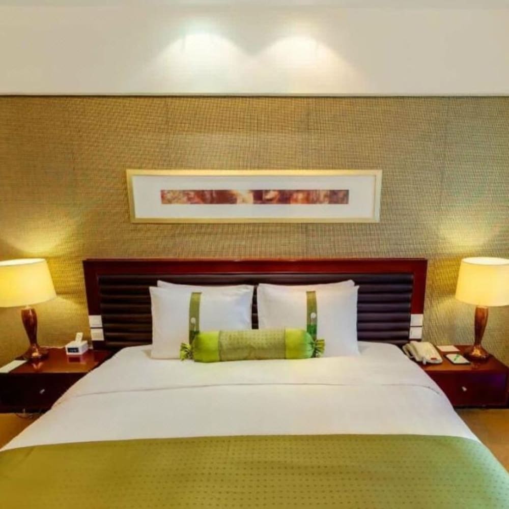 Suite, 1 King Bed thumbnail 6