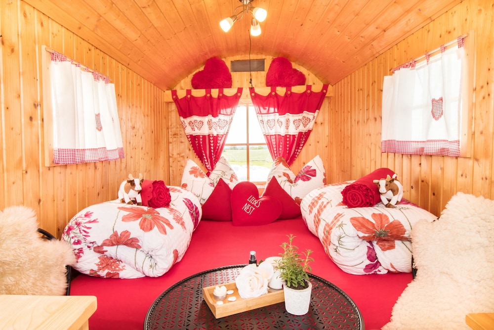 Mobile Home, 1 Queen Bed (Schäferwagen für Zwei) photo 1