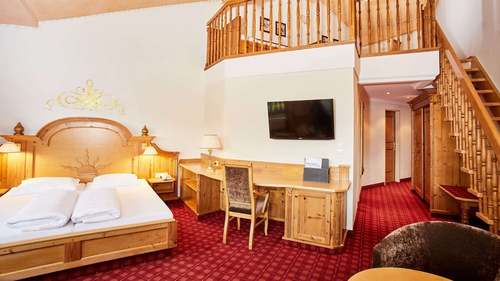 Gallery Studio Suite, 1 King Bed, Mountain View photo 1