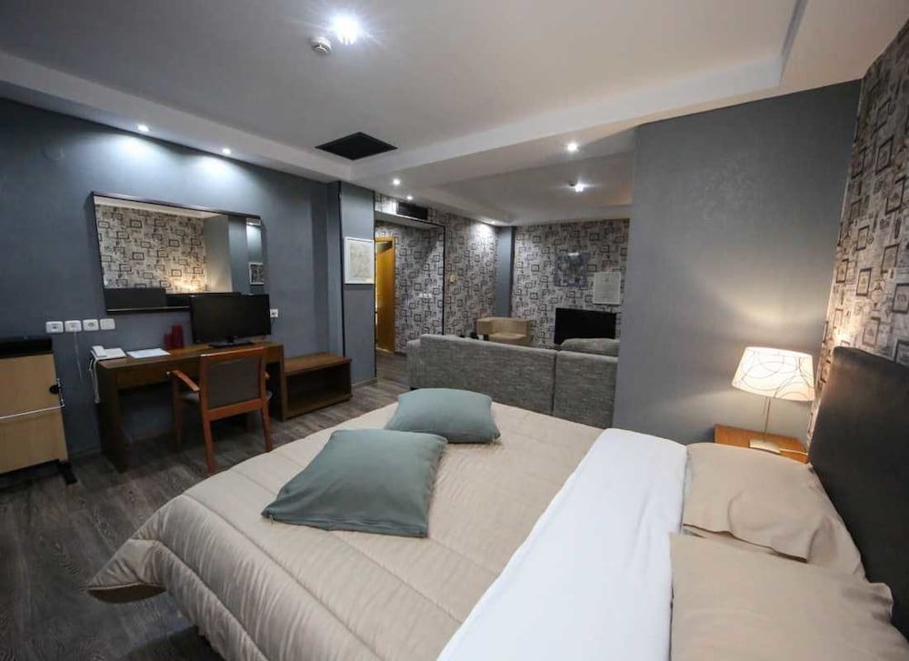 Suite - Photo 2
