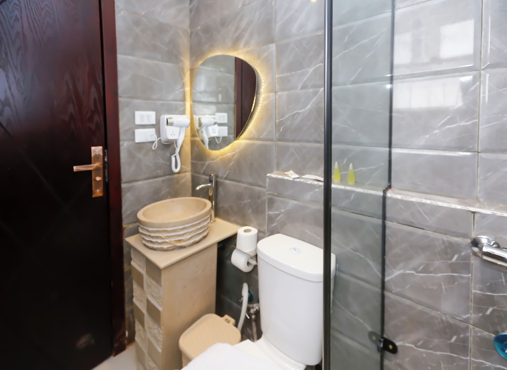 Luxury Room with Jacuzzi - Pyramids View photo 2