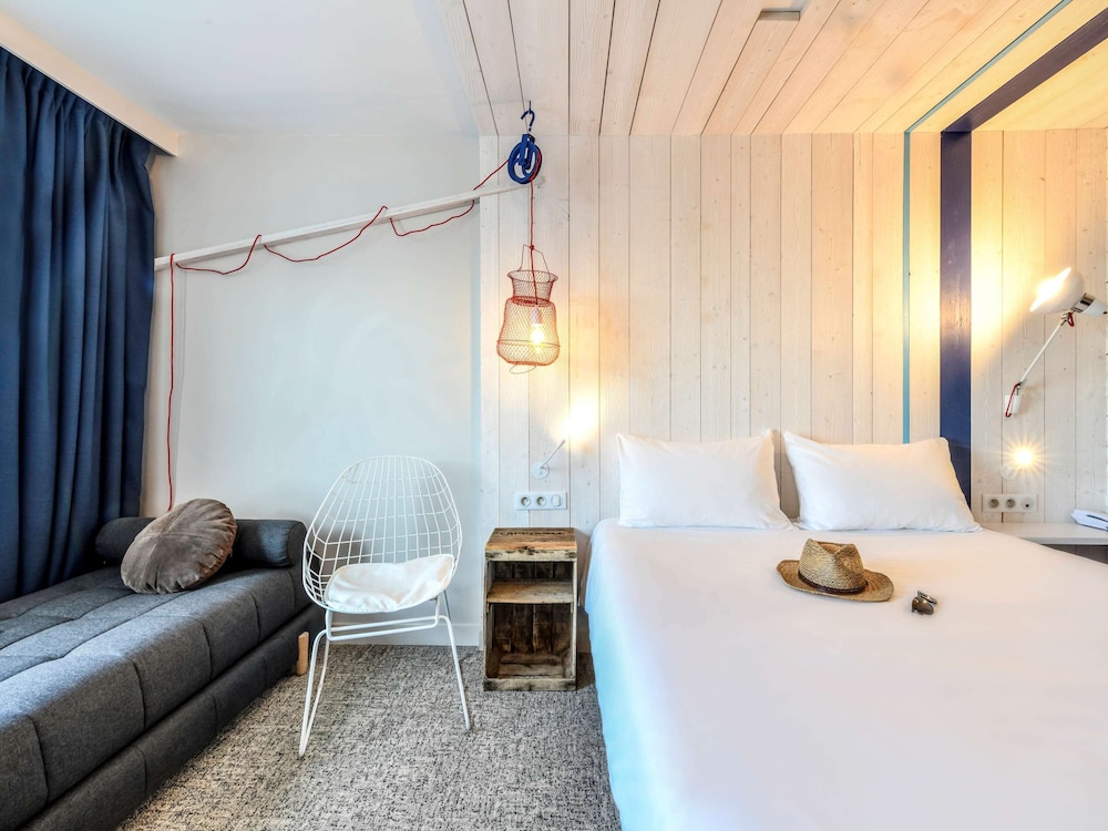 Room, Multiple Beds, Ocean View - Photo 8