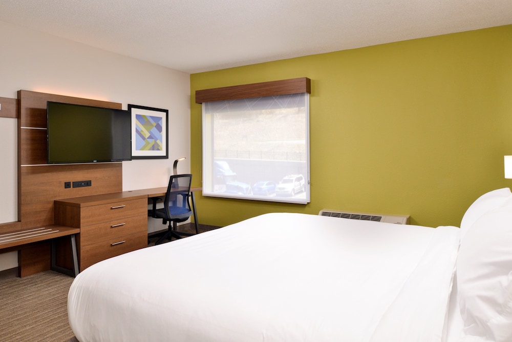 Suite, 1 King Bed with Sofa bed (Additional Living Area) photo 2