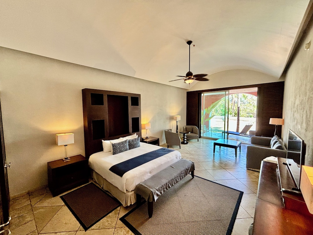 King Pool Suite