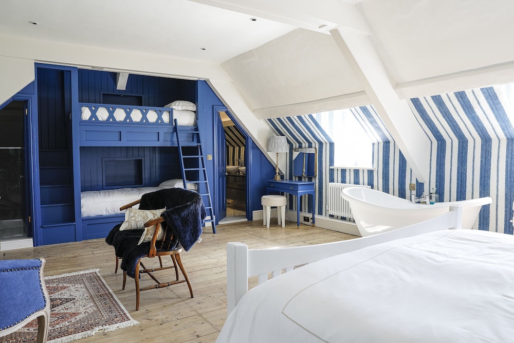 Luxury Quadruple Room photo 2