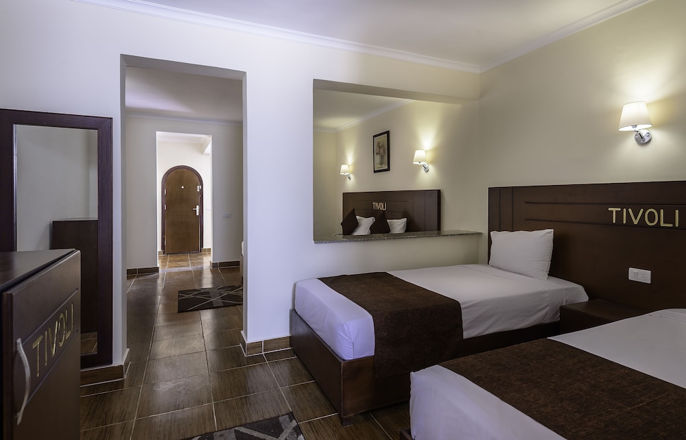 Superior Room, 1 Bedroom, Pool View