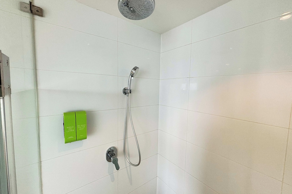 Premier Room, Bay View - Photo 6