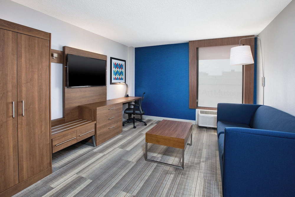 Suite, 1 King Bed - Photo 2
