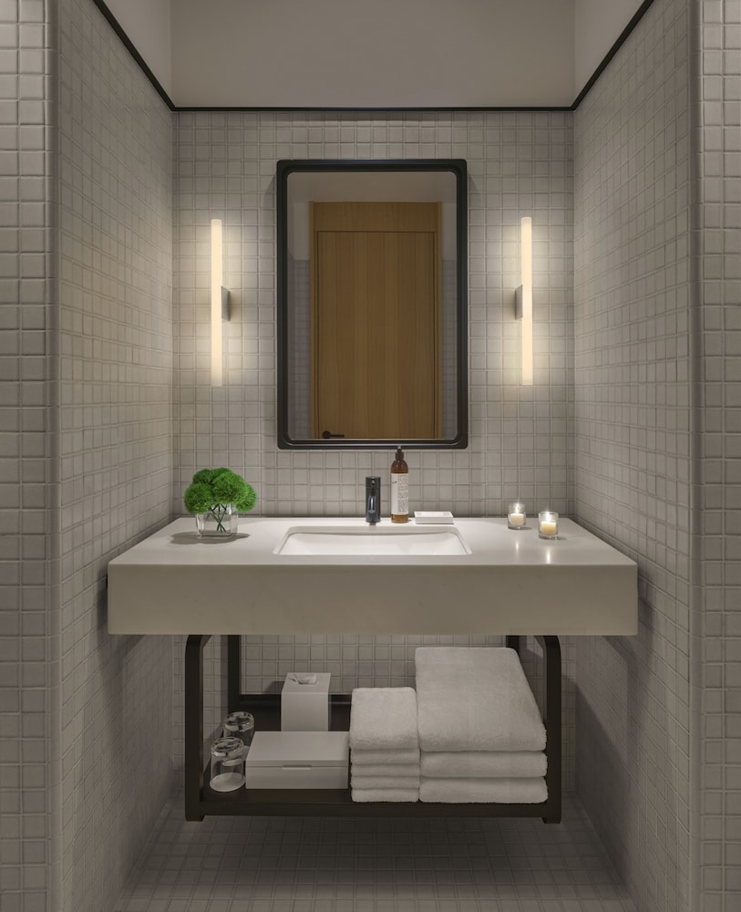 Room, 2 Queen Beds, Courtyard View - Photo 3