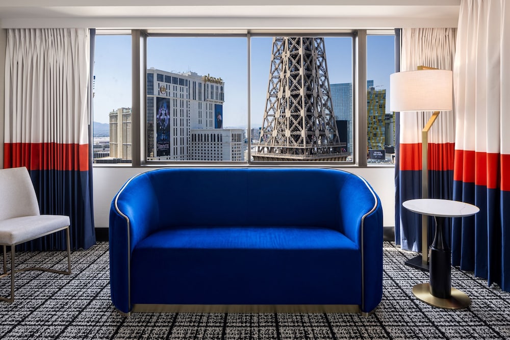 Versailles Balcony Room King