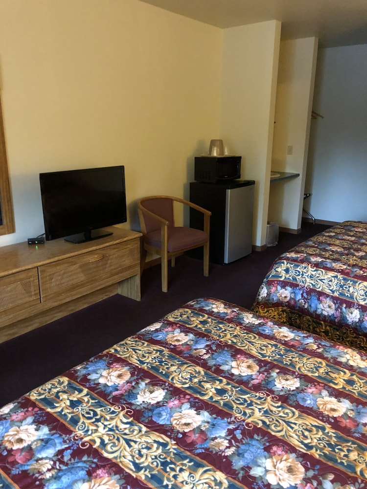 Standard Room, 2 Queen Beds, Non Smoking photo 2