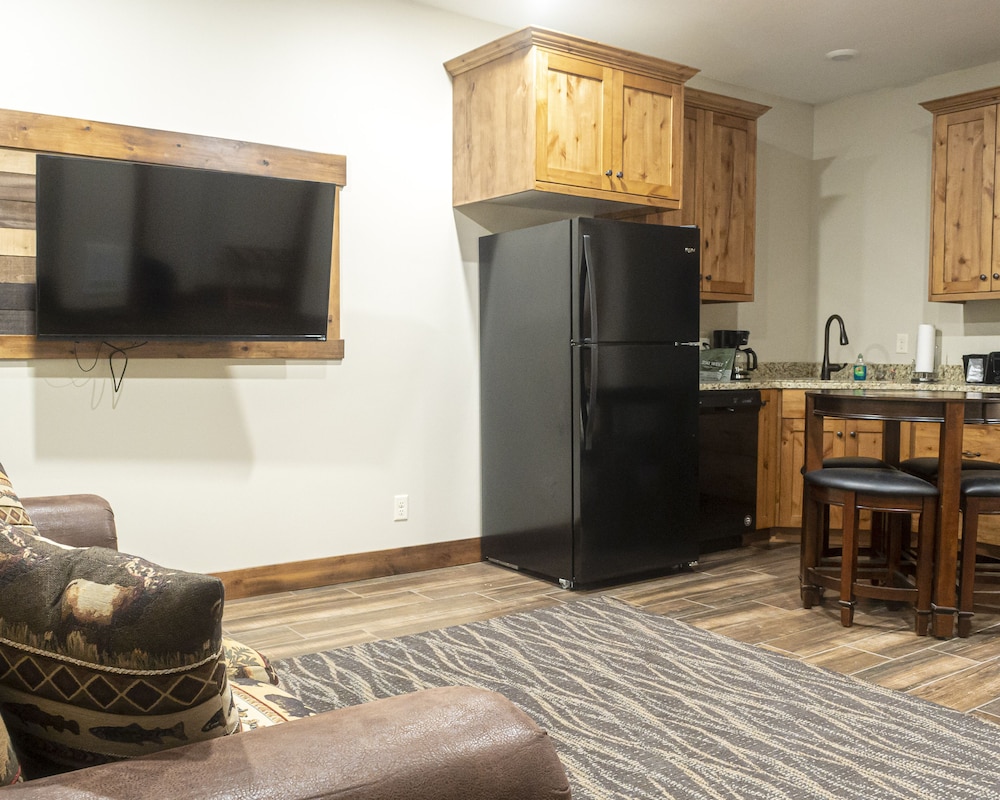 Deluxe Suite, Multiple Beds, Patio - Photo 4