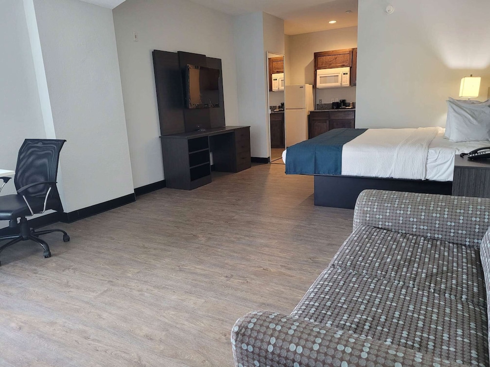 Standard Room, 1 King Bed, Non Smoking photo 1